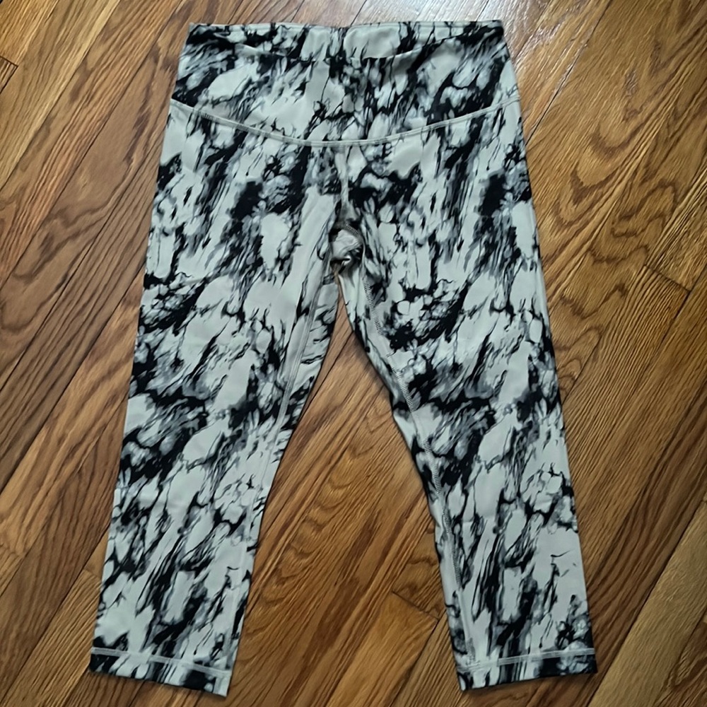 Lululemon crop 17” leggings sz 6
